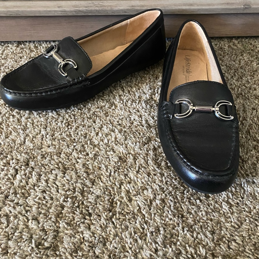 Black leather lifestride Loafers with silver metal size 8